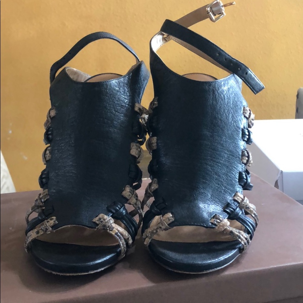 Coach 9m Black/Python leather pumps.